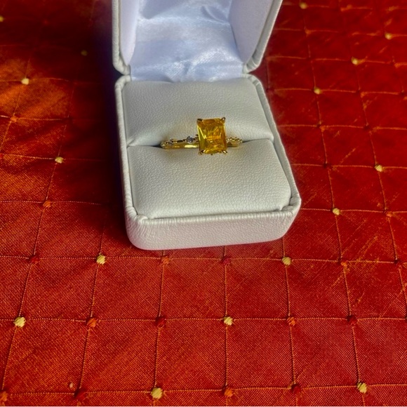 🔥2/$24 or 3/$30🔥 Elegant Yellow Fashion Gemstone Ring - Picture 6 of 9